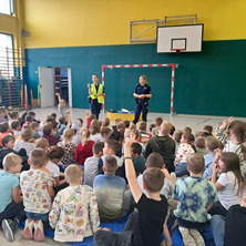 Spotkanie policjantek z uczniami we Wtelnie. Tematem bezpieczeństwo