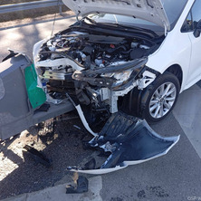 Zdarzenie drogowe na trasie S5. Samochód osobowy uderzył w bariery